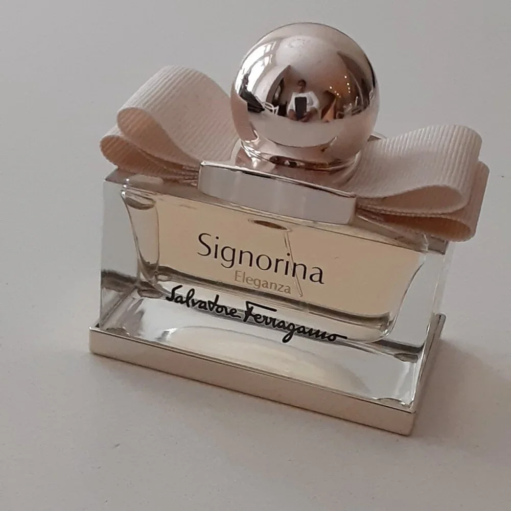 Signorina by Salvatore Ferragamo 30 ml scent with Black Mini Bag -NWOT
